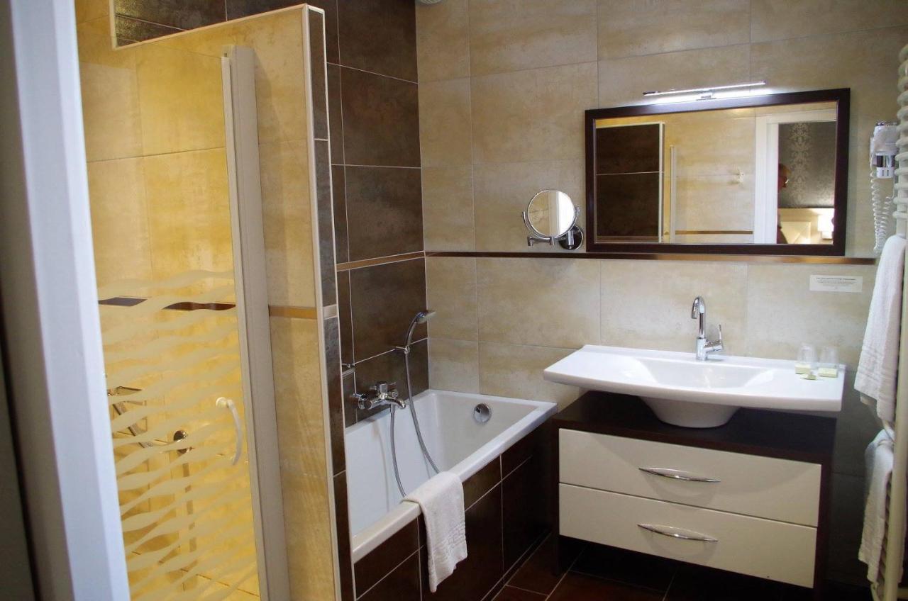 Logis Hotel Les Platanes Reyssouze Ngoại thất bức ảnh